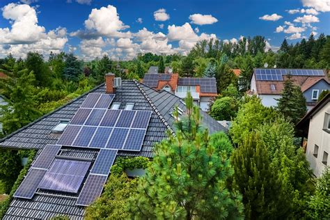 Prix au plus bas pour l'électricité produite par les panneaux .